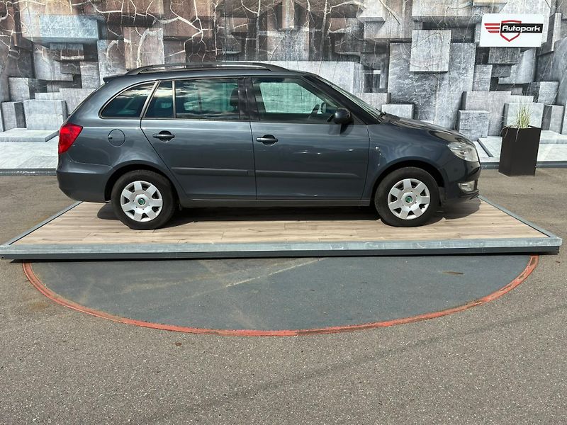 Škoda Fabia (2010) 1.2TSi,63KW,VYHŘ.SEDADLA,TEMP. - fotka 5 z 21