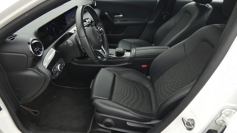 Mercedes-Benz Třídy A 180d - fotka 18 z 22