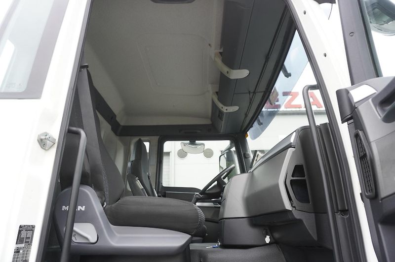 MAN TGS (2016) 26.360 6x4 BB / 160 tho. km - fotka 24 z 24