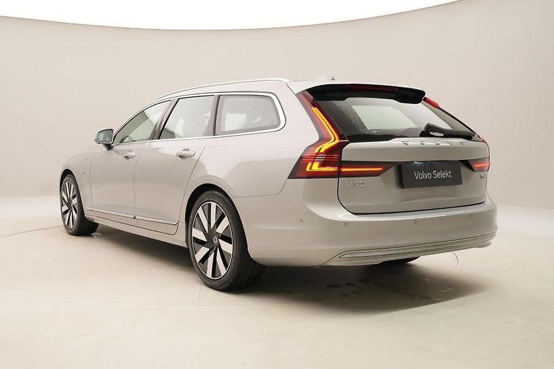 Volvo V90 T6 AWD RECHARGE BRIGHT PLUS - fotka 11 z 58