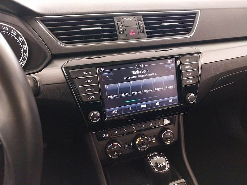 Škoda Superb (2015) Style Plus 2.0 TDI, 4X4 - fotka 12 z 23