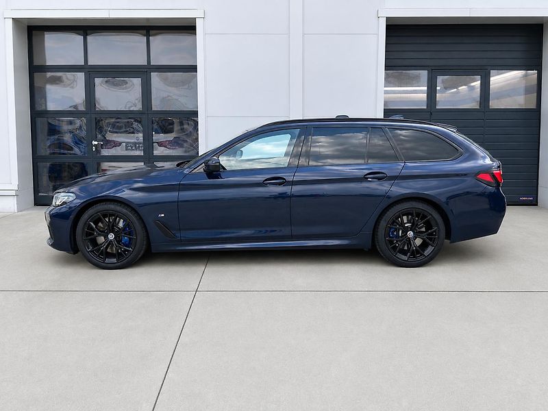 BMW Řada 5 540i xDrive M-Sport Touring - fotka 3 z 28