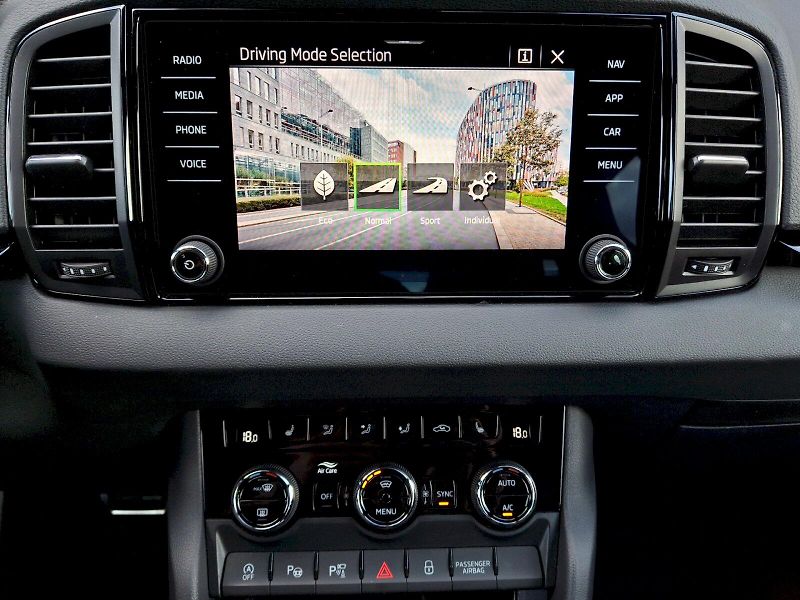 Škoda Karoq (2024) SportLine DSG 1,5TSi 110kW - fotka 23 z 35