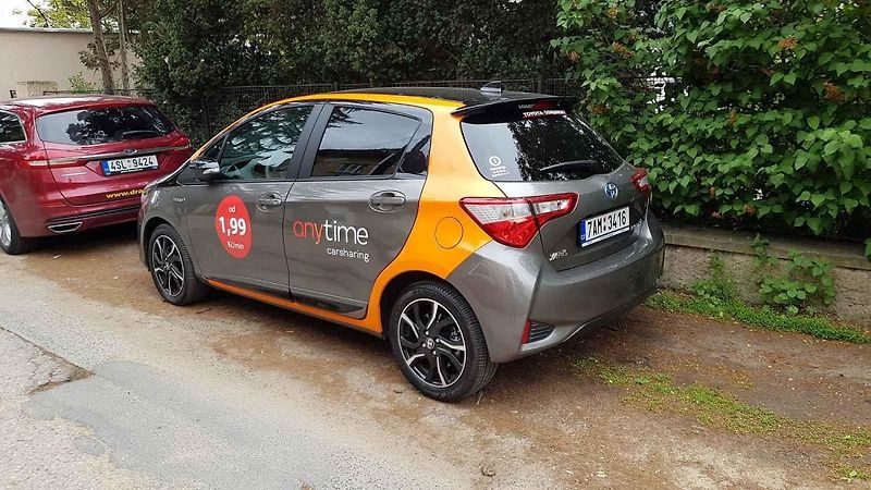 Vozítka služby re.volt vypadají vtipně, za volantem jsme se ale spíš báli.