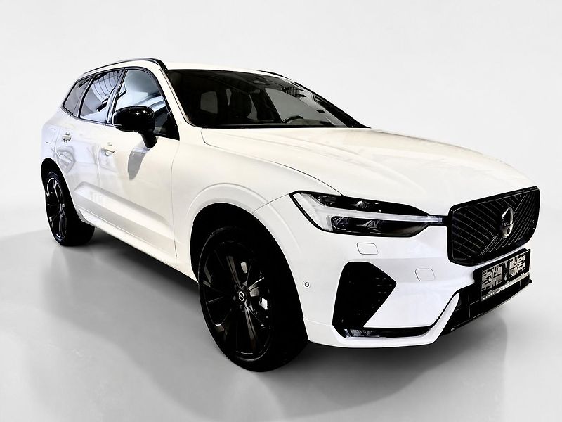 Volvo XC60 (2026) B5 PLUS BLACK + 4SERVIS/ZÁRUKA - fotka 1 z 18