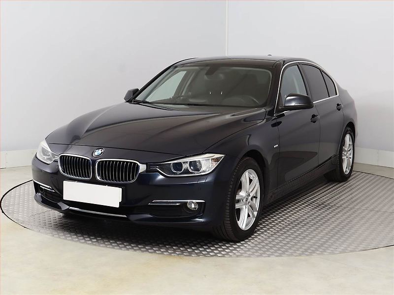 BMW Řada 3 (2014) Luxury Line 320 d xDrive, 4X4 - fotka 2 z 16