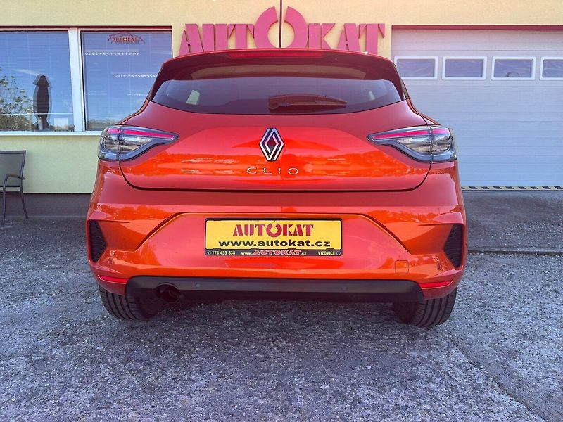 Renault Clio (2024) 1.0 TCe/1MAJ/LED/TOP/NAVI - fotka 4 z 36