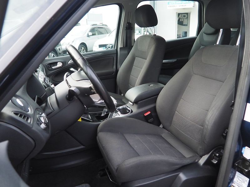 Ford S-MAX (2010) 2.0 TDCI, 120 kW, 7 míst - fotka 10 z 37