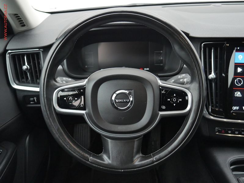 Volvo V90 (2018) 2.0D, LED, TZ, park.asist - fotka 11 z 27