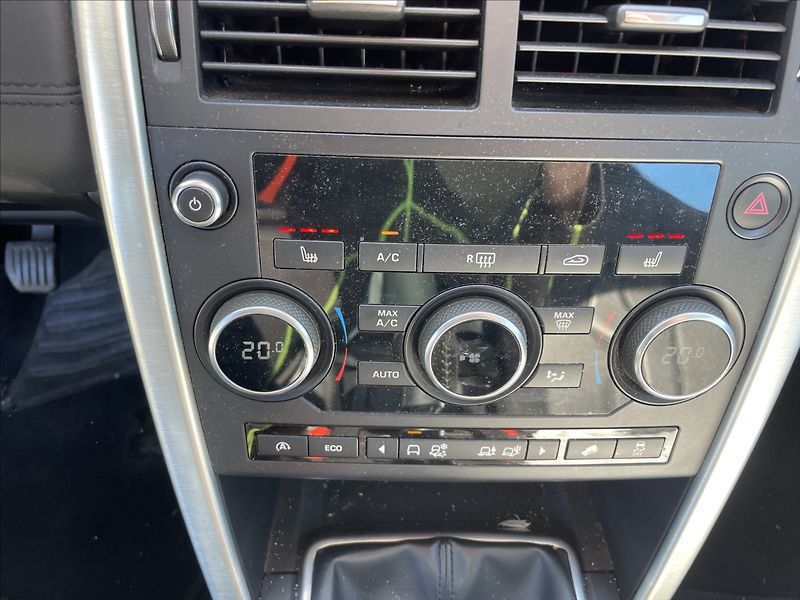 Land Rover Discovery Sport 2,0 TD4 132kw AWD Pano 7mist T - fotka 18 z 34