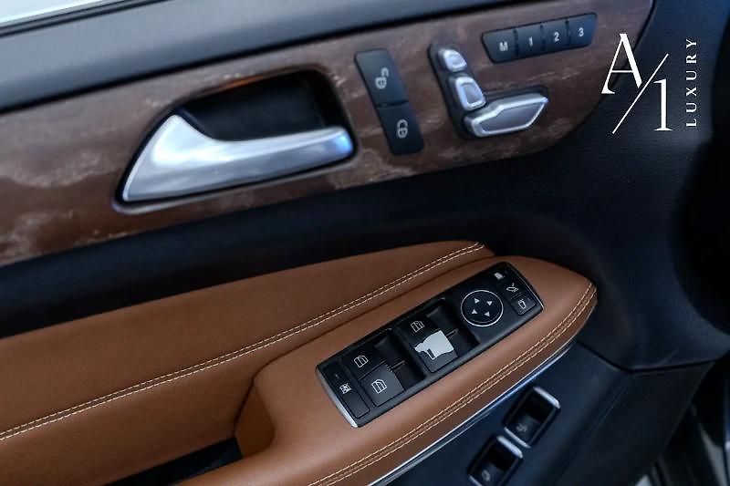 Mercedes-Benz GLS (2016) Rodinné SUV s V8 - fotka 12 z 17