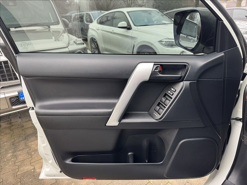 Toyota Land Cruiser 4,0   150 Prestige - fotka 21 z 28