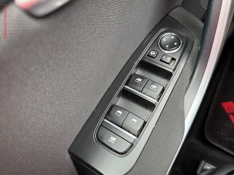 Kia Ceed (2021) 1.4 T-GDi, 2.maj,ČR, AT, LED - fotka 11 z 18