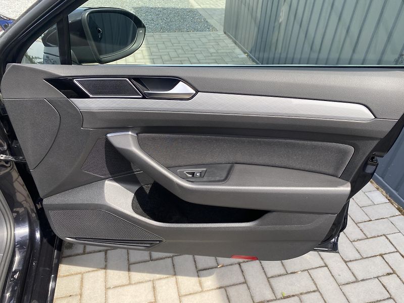 Volkswagen Passat 2.0TSI140kW-1xMAJ.-LED-DSG-ACC - fotka 45 z 49