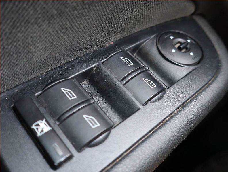 Ford Focus (2005) 1.6 i, servisované - fotka 19 z 19