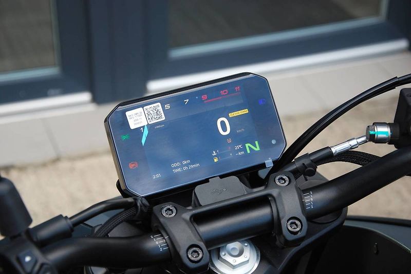 CFMOTO (2026) 125NK BLACK - fotka 18 z 25
