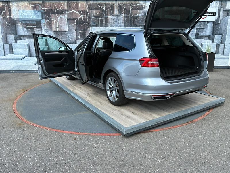 Volkswagen Passat (2018) 2.0TDi, 110KW, R-LINE, ACC,DPH - fotka 10 z 24
