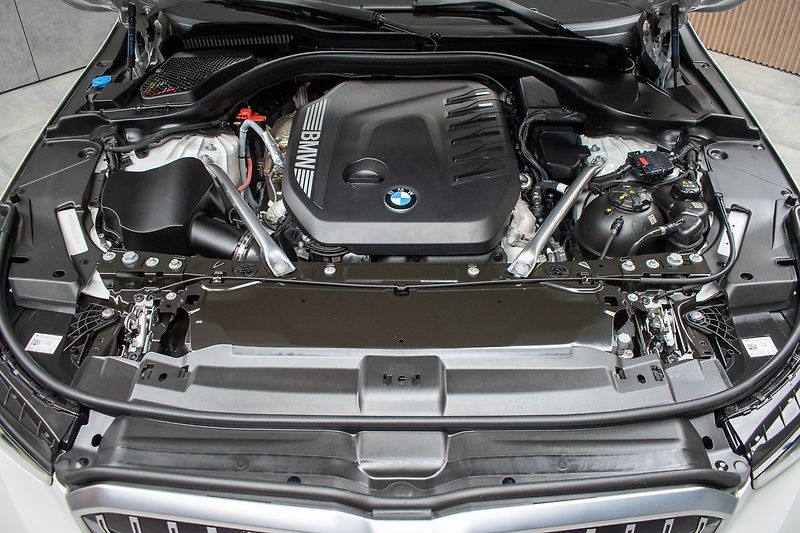 BMW Řada 5 540d xDrive ///M*HK*ČR*ZÁRUKA - fotka 52 z 58