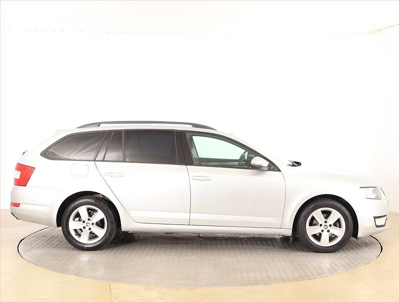 Škoda Octavia (2016) 1.6 TDI, Serv.kniha, Tempomat - fotka 6 z 17