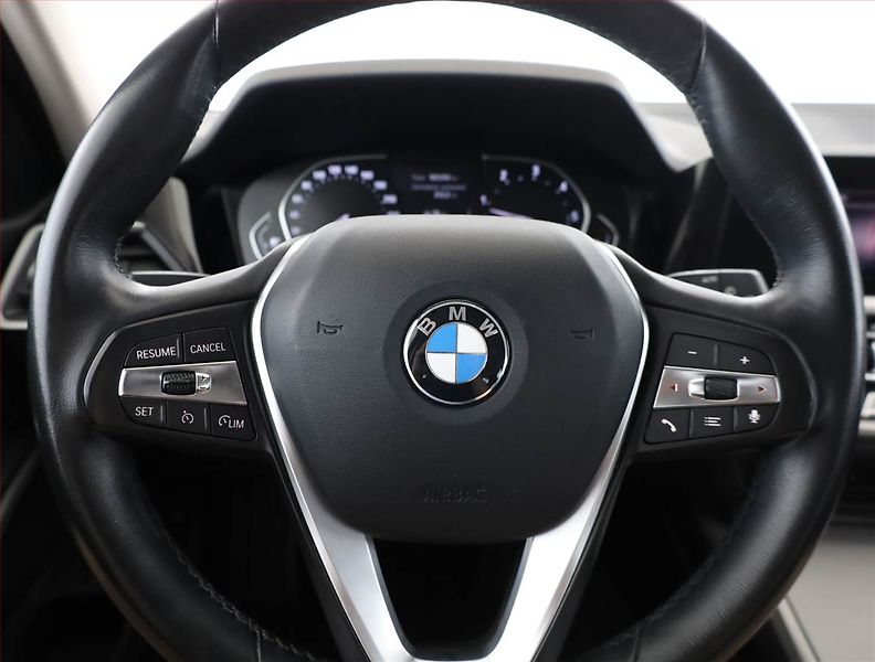 BMW Řada 3 (2021) 320 d xDrive - fotka 8 z 20