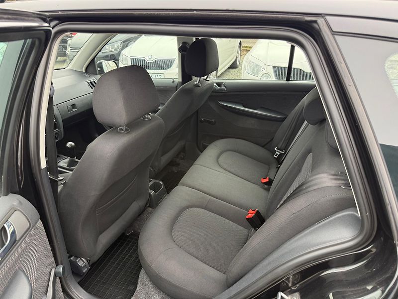 Škoda Fabia 1.4 16V 59KW AMBIENTE - fotka 9 z 13