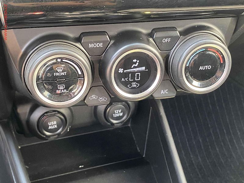 Suzuki Swift (2022) 1.2i HYBRID, Navi, kamera - fotka 16 z 17