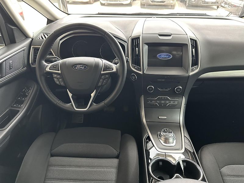 Ford S-MAX Business 2.5i HEV 190k aut. - fotka 12 z 30