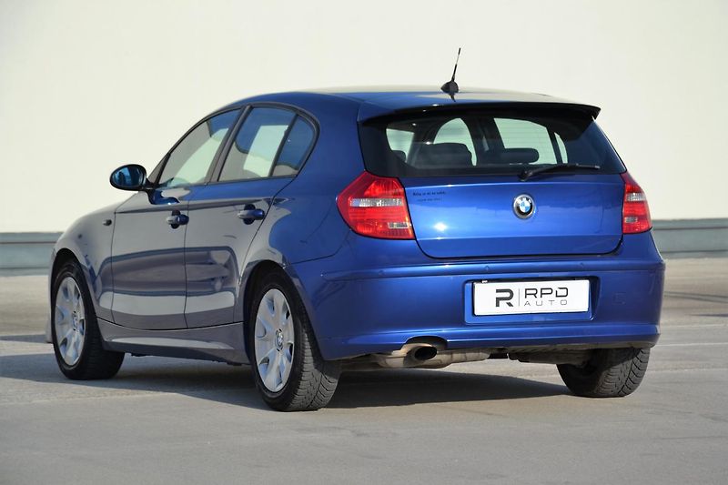 BMW Řada 1 118i / 105 kW / MANUÁL - fotka 35 z 38