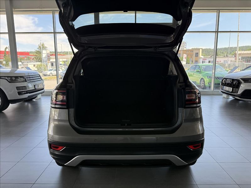 Volkswagen T-Cross 1,0   TSI 81kW,DSG,1.MAJ,SERVI - fotka 26 z 28