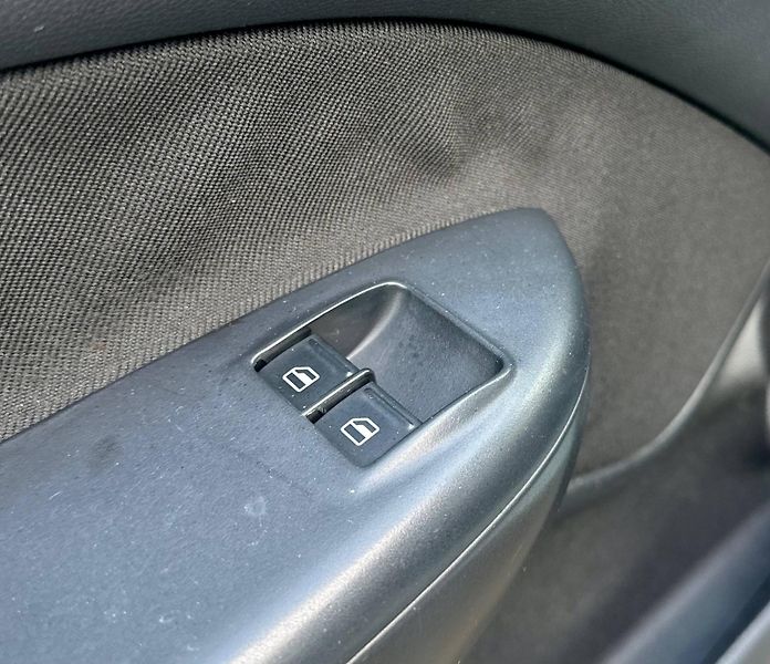 Škoda Octavia (2011) 1.6 TDI 2011 77KW AMBITION CZ - fotka 12 z 19