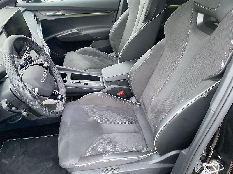 Škoda Enyaq (2025) 85 Sportline - fotka 8 z 32