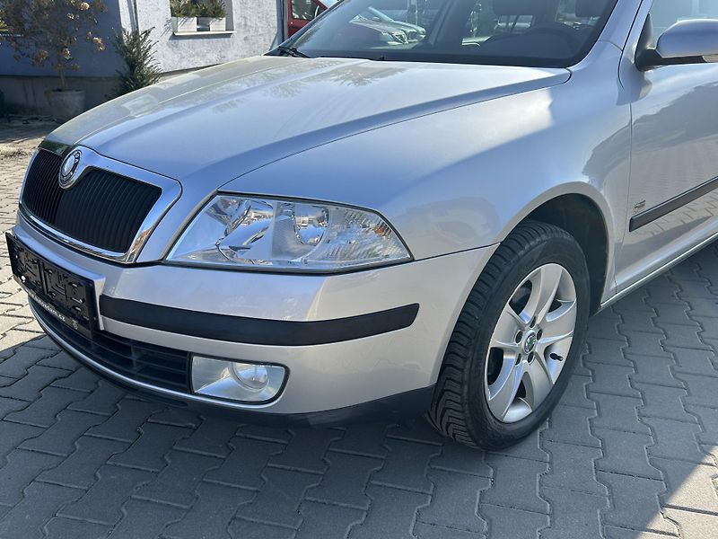 Škoda Octavia 1,9TDi DSG combi Team Edition - fotka 5 z 50