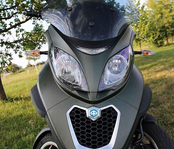 Piaggio MP3 500ie Sport LT (vlevo) a Piaggio Medley 125ie.