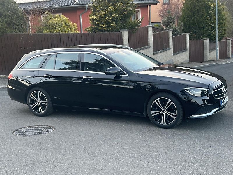 Mercedes-Benz Třídy E (2023) 200d AVANTGARDE ČR 1.maj TAŽNÉ - fotka 12 z 42