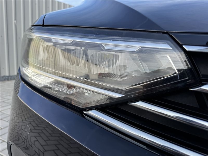 Volkswagen Passat 2,0 TDI DSG ELEGANCE 1.maj. ČR - fotka 8 z 50