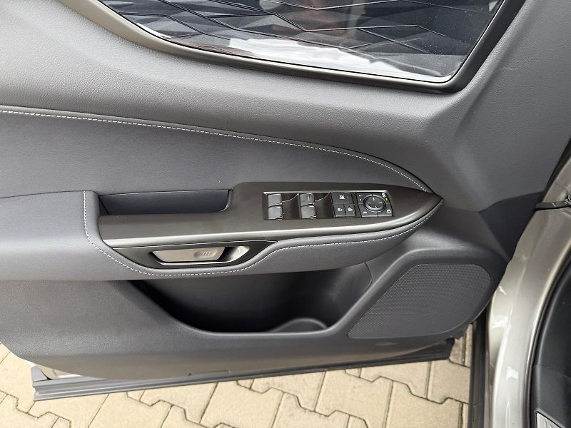 Lexus NX 350h 2,5 HSD e-CVT Executive 4×4 E- - fotka 12 z 29