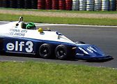 Martin Stretton s Tyrrellem P34 při závodě historických formulí v roce 2000 v Mostě. Foto: Deník/Edvard D. Beneš