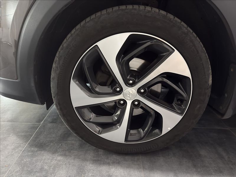 Hyundai Tucson 2,0   CRDI 4X4 STYLE PANO - fotka 35 z 40