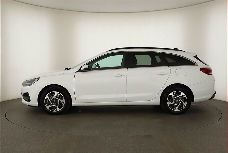 Hyundai i30 (2025) 1.0 T-GDI, Style, FullLed - fotka 3 z 15