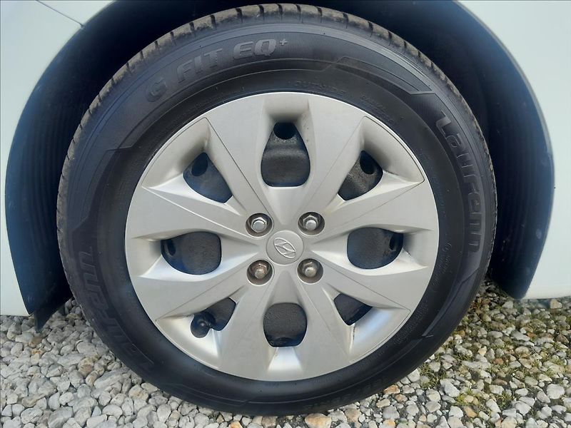 Hyundai i20 FC 1,2i 55kW - fotka 40 z 48