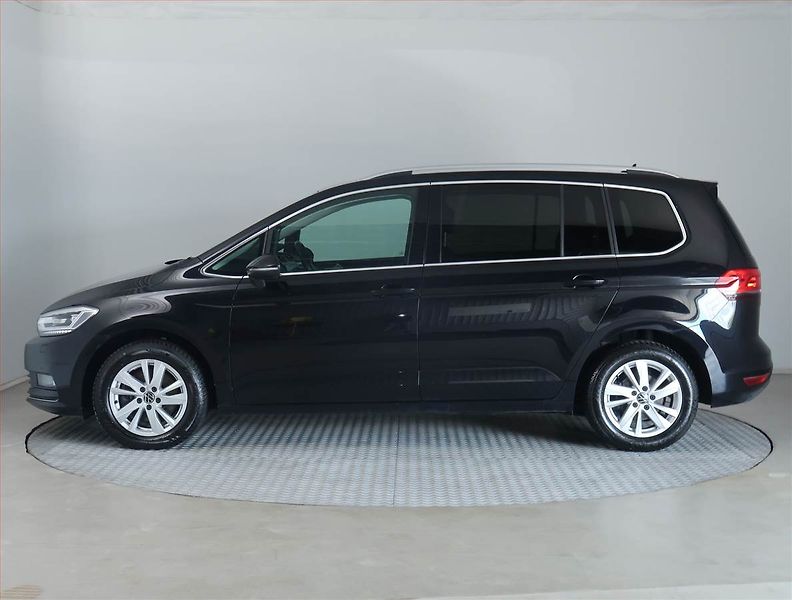 Volkswagen Touran (2022) 1.5 TSI - fotka 3 z 21