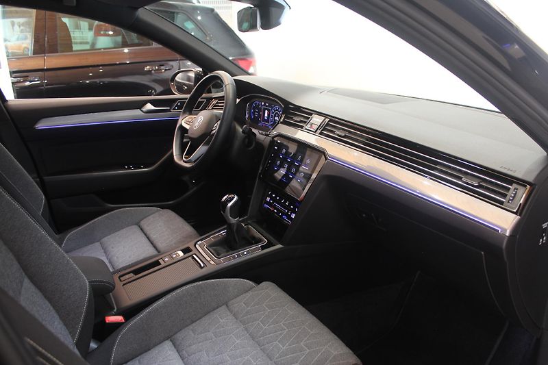 Volkswagen Passat (2023) 2.0TDI R-Line Paket Nez.Topení - fotka 22 z 41
