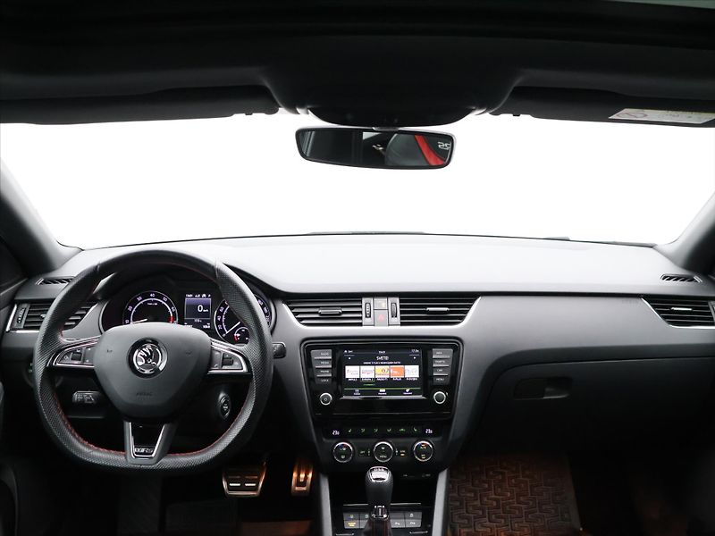 Škoda Octavia 2,0 TSI DSG RS230 CZ Challenge - fotka 29 z 37