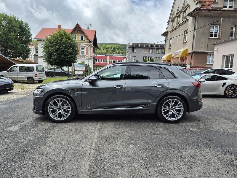 Audi e-tron ZAMLUVENO ! - fotka 6 z 44