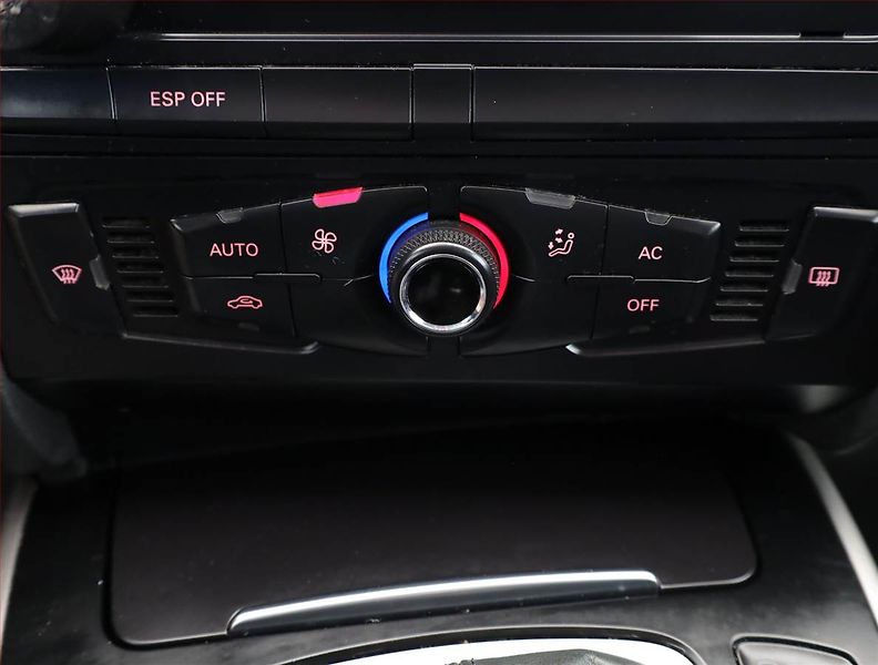 Audi A4 (2008) 3.0 TDI, 4X4, Navi, Xenony - fotka 13 z 18
