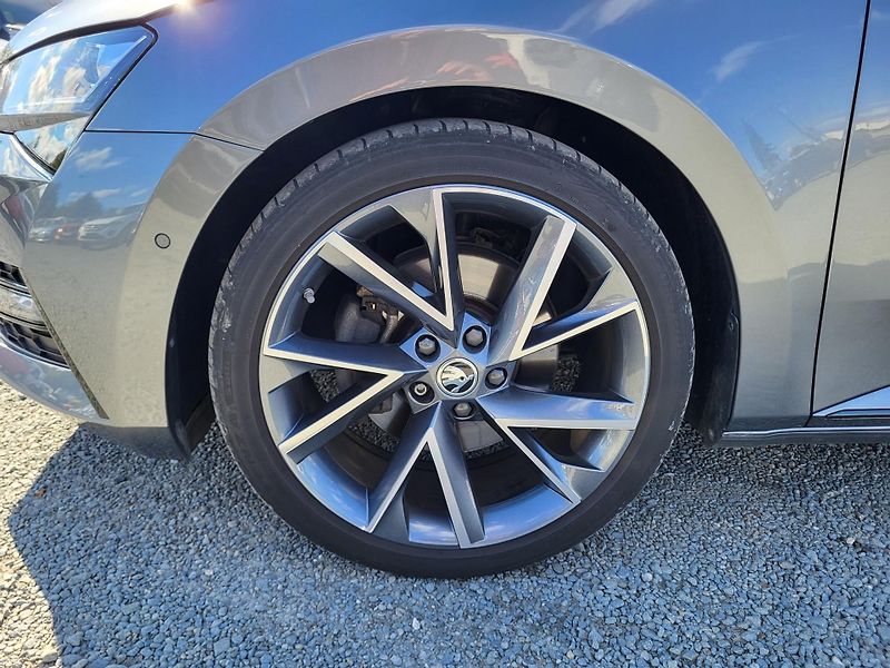 Škoda Superb 2.0 TDi DSG 4x4 SPORTLINE - fotka 33 z 46