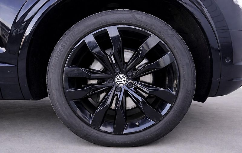 Volkswagen Touareg 3.0TDI R-LINE 4M, TAŽNÉ, VZDUC - fotka 31 z 31