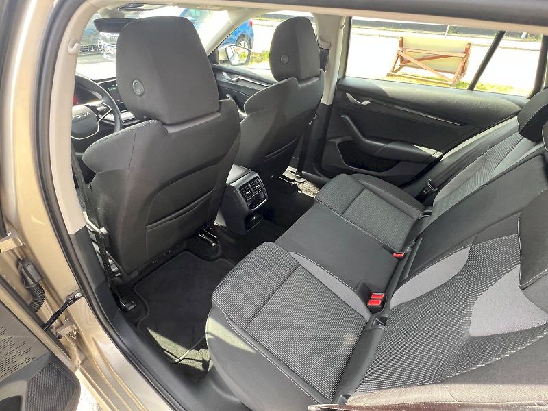 Škoda Octavia (2025) Selection 1.5TSi 110kW 6° manu - fotka 14 z 29
