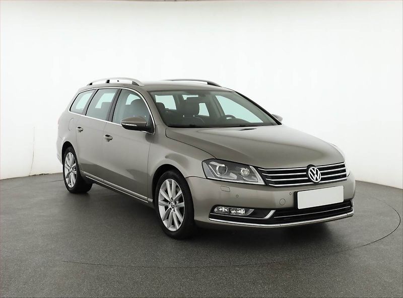 Volkswagen Passat (2013) Highline 2.0 TDI, Automat - fotografie inzerátu