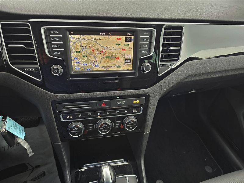 Volkswagen Golf Sportsvan 1,4TSi 110KW R-Line NAVI - fotka 18 z 47
